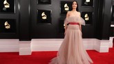 Kacey Musgraves berhasil membuat gaun bergaya klasik berbahan tule dari Valentino mengguncang panggung. Gaya elegan namun lembut dan sensual REUTERS/Lucy Nicholson