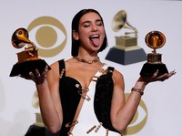 Lagu Hits Dituduh Menjiplak, Dua Lipa Menang Gugatan