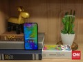 Samsung Boyong Ponsel 'Berponi' Murah Pesaing Xiaomi