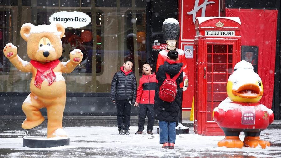 Hujan salju di sebagian besar wilayah ibukota China, Beijing telah cukup membahayakan.
