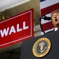 Trump Ngotot Bangun Tembok Batas, Benarkah AS dalam Bahaya?