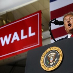 Trump Ngotot Bangun Tembok Batas, Benarkah AS dalam Bahaya?