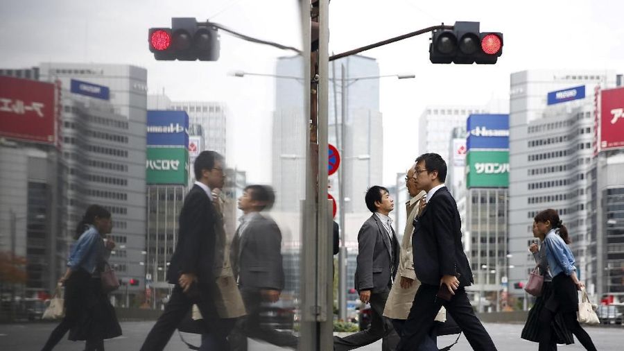 Penurunan aktivitas manufaktur Jepang yang telah terjadi dua bulan berturut-turut telah menimbulkan kekhawatiran tentang resesi.
