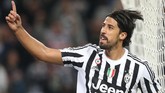 Juventus berhasil meyakinkan Sami Khedira bergabung setelah kontraknya bersama Real Madrid berakhir pada 2015. Khedira hingga kini masih menjadi andalan lini tengah Juventus. (MARCO BERTORELLO / AFP)