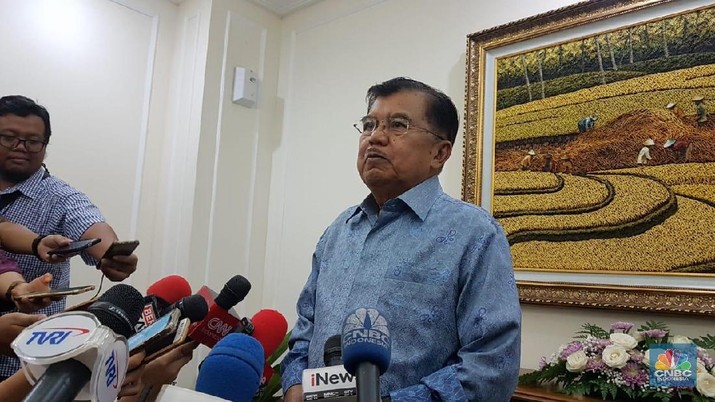 JK: PLTU Murah Tapi Rakyat Sakit karena Lingkungan Wakil Presiden Jusuf Kalla membandingkan keuntungan kembangkan energi baru dibanding pembangkit berbahan bakar fossil, yang efeknya besar ke lingkungan
