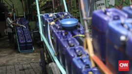 Kisah Sujadi dan Potret Krisis Air Bersih di Ibu Kota