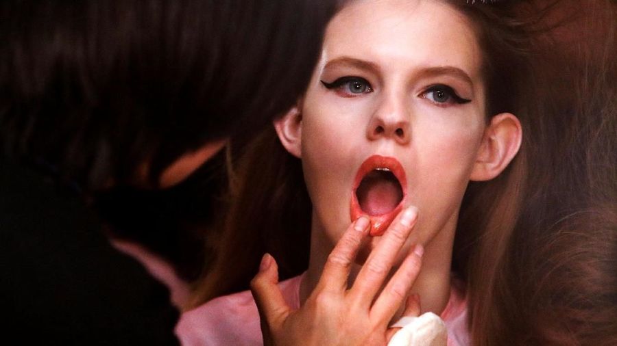 New York Fashion Week menampilkan berbagai macam koleksi berbagai perancang busana internasional.