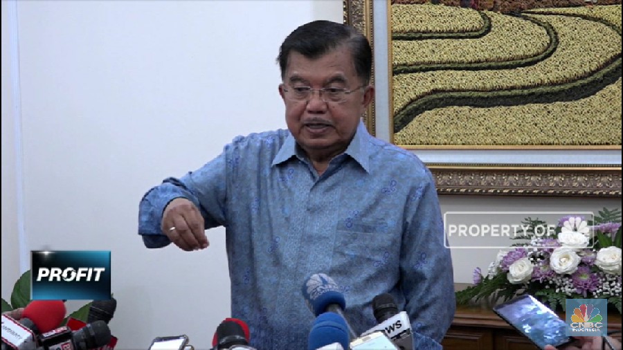 Investasi yang masuk seperti dalam industri semen bisa mengancam pemain lokal, bila tak hati-hati dan industri lokal tak berubah untuk efisien.