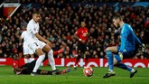 Lima menit berselang setelah gol pertama, PSG menggandakan keunggulan berkat sentuhan penyelesaian akhir Kylian Mbappe menuntaskan umpan Di Maria. (Action Images via Reuters/Jason Cairnduff)