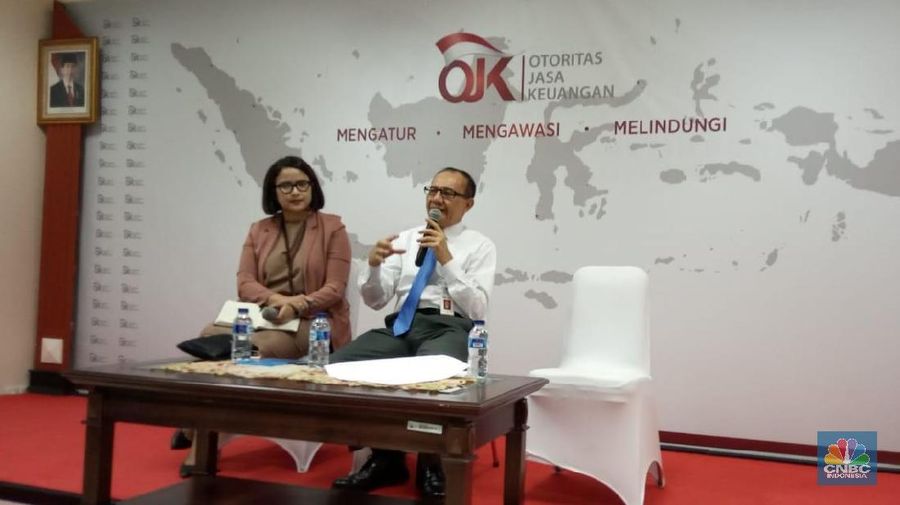 Media briefing Bronis oleh Ketua Satgas Waspada Investasi Tongam Tobing mengenai temuan fintech lending ilegal (վ/Yanurisa Ananta)