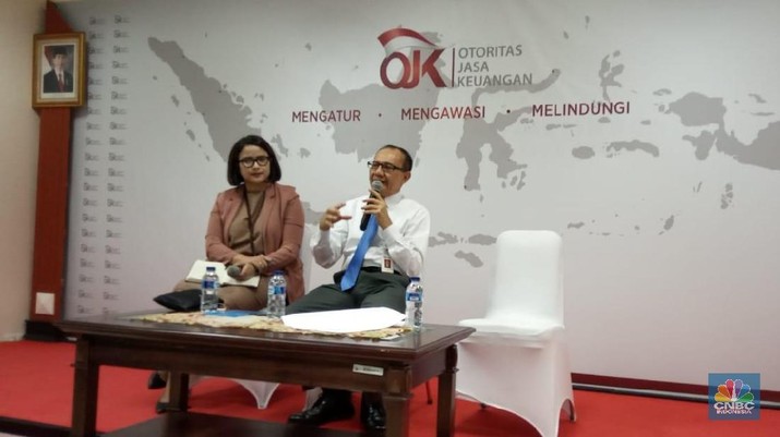Media briefing Bronis oleh Ketua Satgas Waspada Investasi Tongam Tobing mengenai temuan fintech lending ilegal (CNBC Indonesia/Yanurisa Ananta)