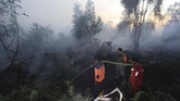 Badan Penanggulangan Bencana Daerah (BPBD) Provinsi Riau, kebakaran hutan dan lahan di sejumlah wilayah di Riau seperti Dumai terus meluas akibat cuaca panas dan angin kencang. (ANTARA FOTO/Aswaddy Hamid)