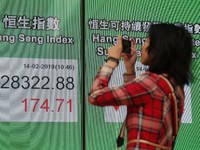 Perang Dagang Makin Panas, Bursa Hong Kong Hijau Saat Jeda