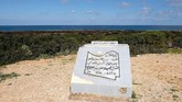 Batu putih ini tadinya adalah wujud sebentuk mimpi untuk membangun salah satu pelabuhan terbesar di Afrika Utara. (REUTERS/Esam Omran Al-Fetori)