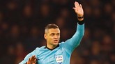 Skomina lantas menganulir gol Tagliafico karena menilai Dusan Tadic berada dalam posisi offside dan mengganggu gerak Courtois. (REUTERS/Wolfgang Rattay)