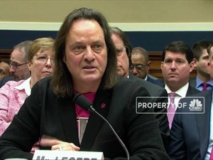 CEO T-Mobile Pertahankan Merger Sprint