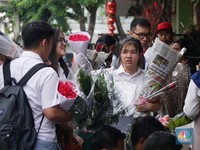 Velentine, Pasar Bunga Rawa Belong Ramai Diserbu Pembeli