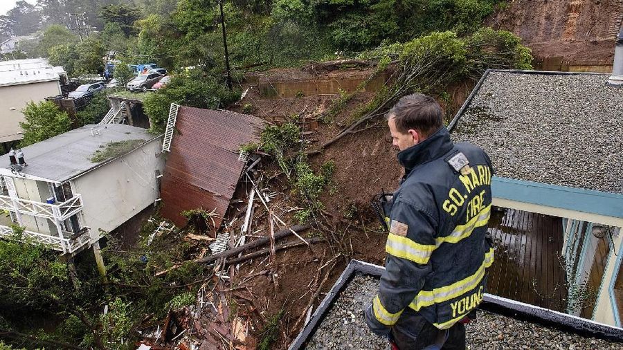 Banjir dan tanah longsor menerjang kawasan California, Amerika Serikat kamis (14/02/19) waktu setempat.