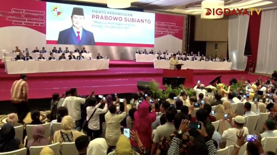 Prabowo memamerkan puluhan pakar dan ahli dari berbagai bidang.