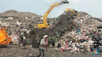 Bukan Bukit Atau Gunung, Ini Tumpukan Sampah Bantar Gebang!