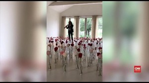VIDEO: Konser Privat Kenny G, Kado Cinta untuk Kim Kardashian