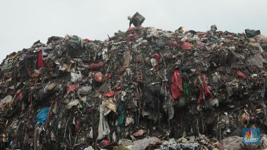 Kawasan Bantar Gebang di Kota Bekasi, Jawa Barat menjadi tempat pembuangan sampah akhir bagi warga DKI Jakarta.