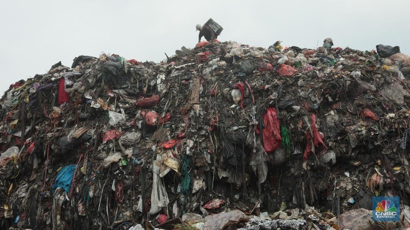 Kawasan Bantar Gebang di Kota Bekasi, Jawa Barat menjadi tempat pembuangan sampah akhir bagi warga DKI Jakarta.