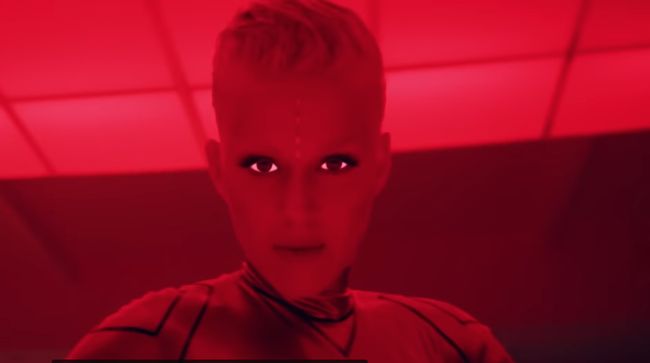 Kolaborasi Bareng Zedd, Katy Perry Jadi Robot Android