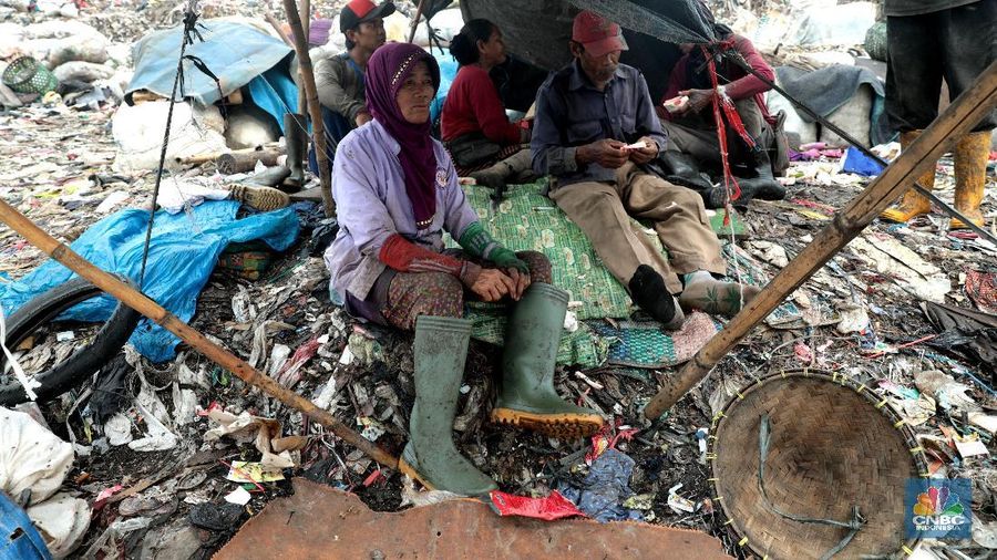 Kawasan Bantar Gebang di Kota Bekasi, Jawa Barat menjadi tempat pembuangan sampah akhir bagi warga DKI Jakarta.