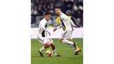 Paulo Dybala dan Cristiano Ronaldo beraksi saat Juventus melawan Frosinone. Sebelumnya sejumlah media menganggap Dybala dan Ronaldo tidak cocok main bersama. (REUTERS/Massimo Pinca)