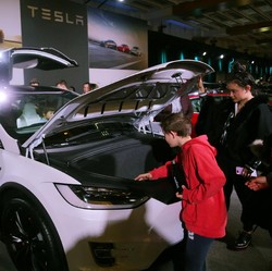 Karena Cuitan Elon Musk, Saham Tesla Terendah Dalam 5 Bulan