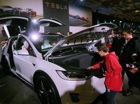 Karena Cuitan Elon Musk, Saham Tesla Terendah Dalam 5 Bulan