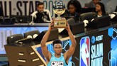 Diallo dinobatkan sebagai juara kontes slam dunk setelah mengumpulkan 88 poin pada babak final, mengungguli Smith Jr. yang mengumpulkan 85 poin. (Jim Dedmon-USA TODAY Sports)