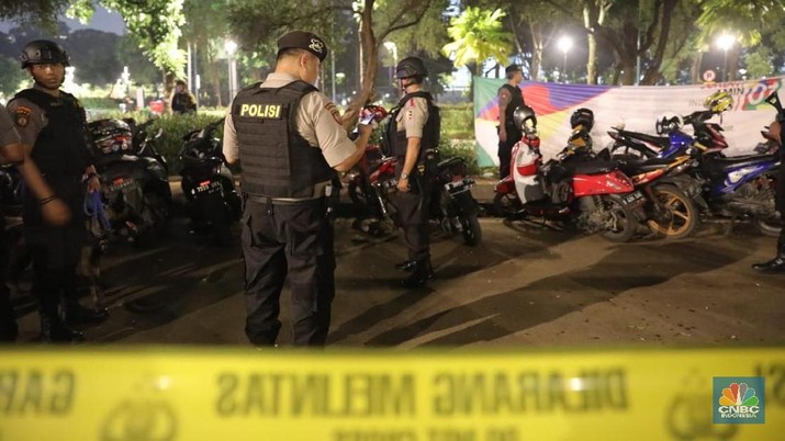 Ledakan di Monas, Polisi Kini Menuju Lokasi Ledakan di Monas.