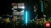 Ledakan terjadi persis ketika debat kedua capres dimulai sekitar pukul 20.00 WIB. Peristiwa terjadi sekitar radius 100 meter dari lokasi nobar pendukung Joko Widodo yang berkumpul di area utara parkir timur Senayan. (CNN Indonesia/Andry Novelino)