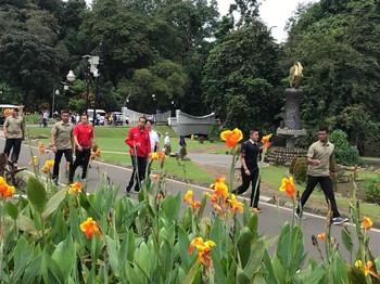 Tetap Selow, Jokowi Lari Pagi dan Makan-Makan Jelang Debat