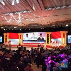 Prabowo Serang LRT & Bandara Kertajati, Ini Kata Jokowi