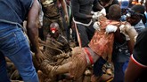 Penambangan emas ilegal di Zimbabwe mirip dengan Indonesia yang berisiko tinggi karena tidak memenuhi standar keamanan. (REUTERS/Philimon Bulawayo)
