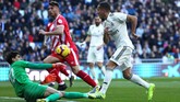 Real Madrid mendapat perlawanan sengit saat melawan Girona. Madrid baru mampu memecah kebuntuan pada menit ke-25. (REUTERS/Susana Vera)