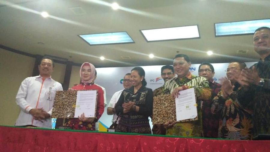 Saat memberikan sambutan, Rini melontarkan canda kepada Direktur Utama Pertamina Nicke Widyawati.