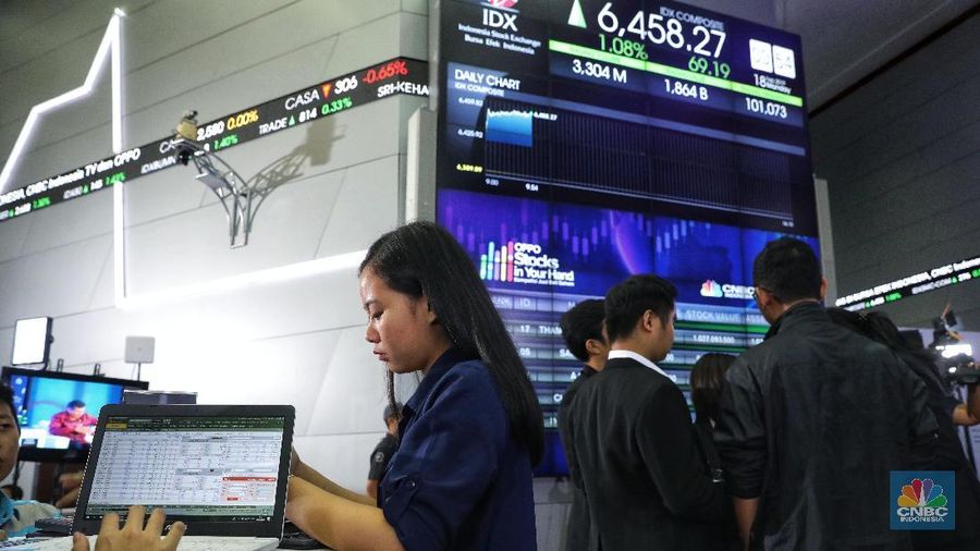 Kompetisi jual beli saham Oppo Stocks in Your Hand di Bursa Efek Indonesia, Senin (18/2/2019). kompetisi jual beli saham Oppo Stocks in Your Hand (CNBC Indonesia/Andrean Kristianto)