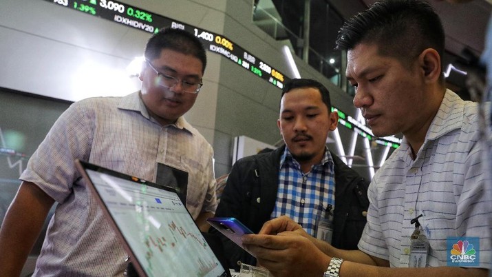 Kompetisi jual beli saham Oppo Stocks in Your Hand di Bursa Efek Indonesia, Senin (18/2/2019). kompetisi jual beli saham Oppo Stocks in Your Hand (CNBC Indonesia/Andrean Kristianto)