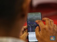Terjun Bebas! 10 Saham LQ45 Ambles 40% Lebih