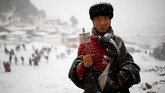 Acara ini bukan hanya diikuti oleh para biksu, melainkan juga masyarakat sekitar dan menarik minat wisatawan dari seluruh dunia. (REUTERS/Aly Song)