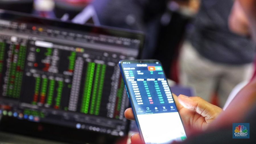 Kompetisi jual beli saham Oppo Stocks in Your Hand di Bursa Efek Indonesia, Senin (18/2/2019). kompetisi jual beli saham Oppo Stocks in Your Hand (վ/Andrean Kristianto)