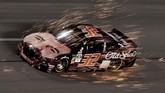 Mobil Corey LaJoie (32) mengeluarkan percikan api setelah bersinggungan dengan Casey Mears. (John David Mercer-USA TODAY Sports)