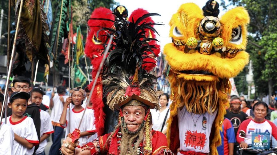 Imlek selalu dirayakan selama 15 hari berturut-turut dan hari puncak ke-15 disebut dengan Cap Go Meh.