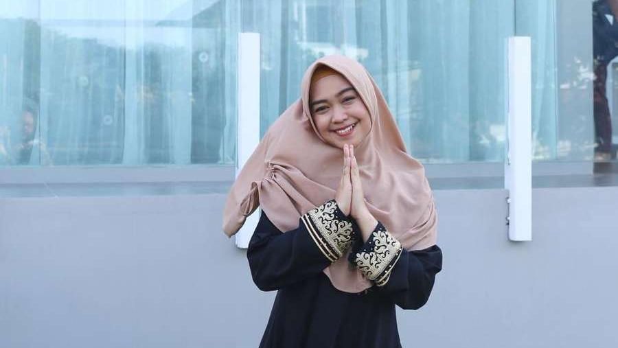 Muda, solehah, kaya raya. Para hijabers ini diperkirakan memiliki bisnis beromzet miliaran di usia muda, mulai dari bisnis fesyen, konten, travel, dan lainnya.