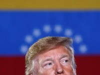 Blusukan ke Florida Trump Berkoar Krisis Venezuela