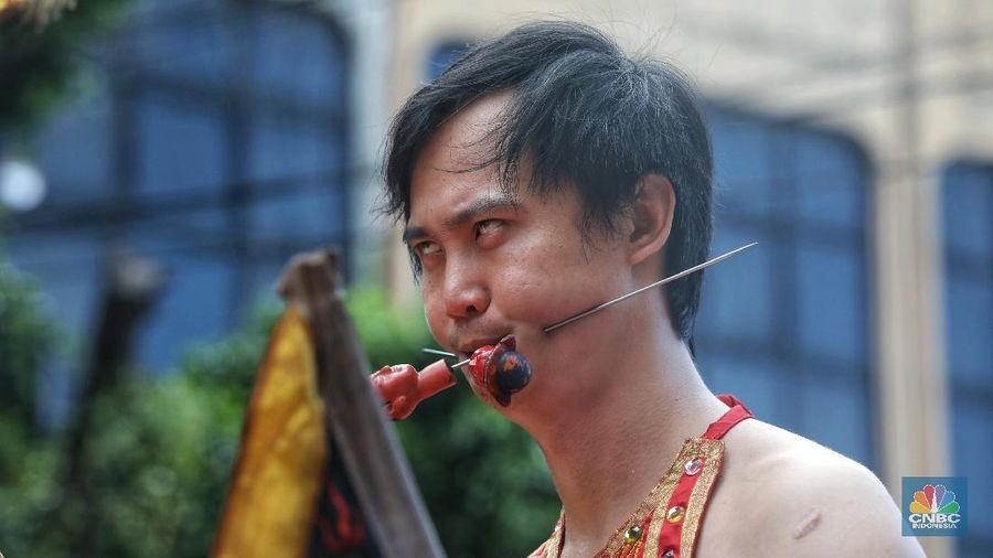 Imlek selalu dirayakan selama 15 hari berturut-turut dan hari puncak ke-15 disebut dengan Cap Go Meh.